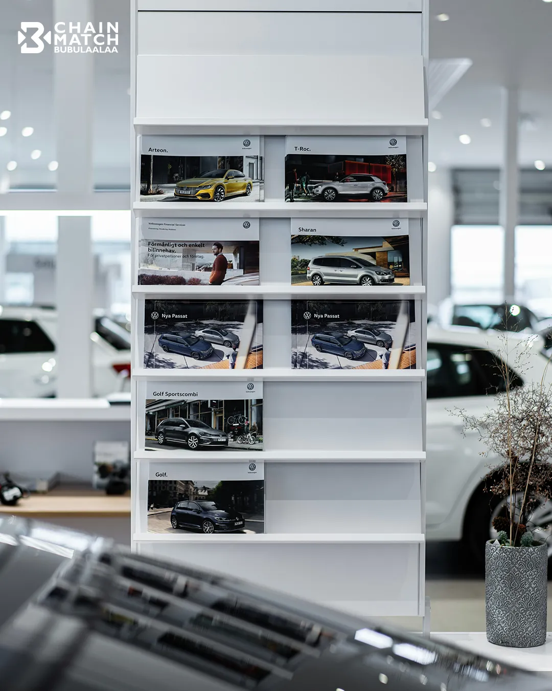 ชั้นวางสินค้าและ display ในโชว์รูม